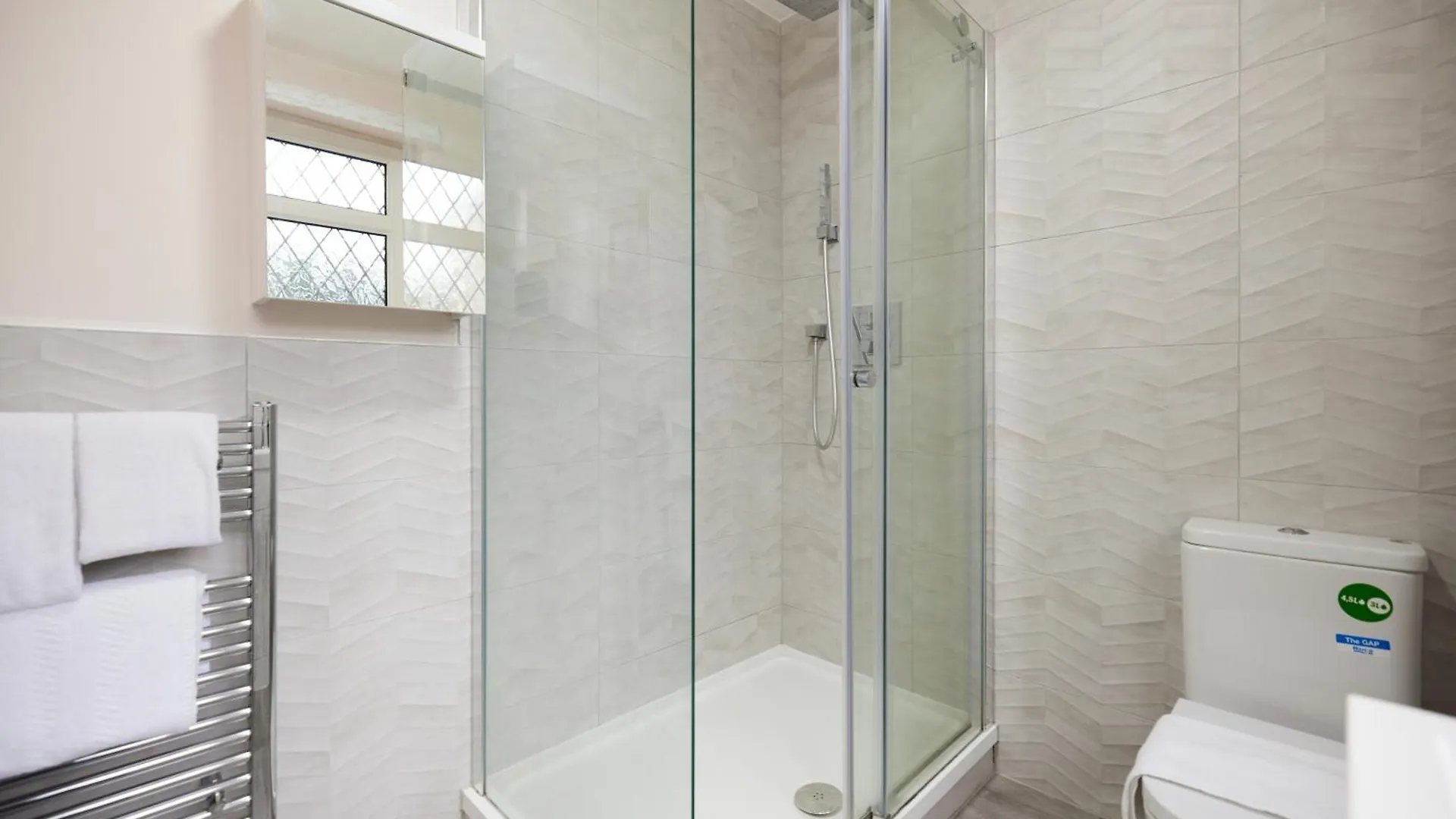 The Redbridge Sanctuary - Spacious 3Bdr House With Garden London United Kingdom