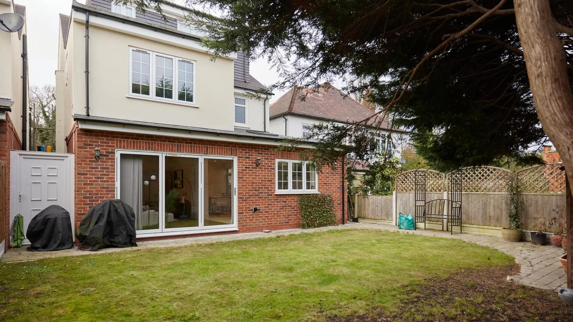 Apartment The Redbridge Sanctuary - Spacious 3Bdr House With Garden London