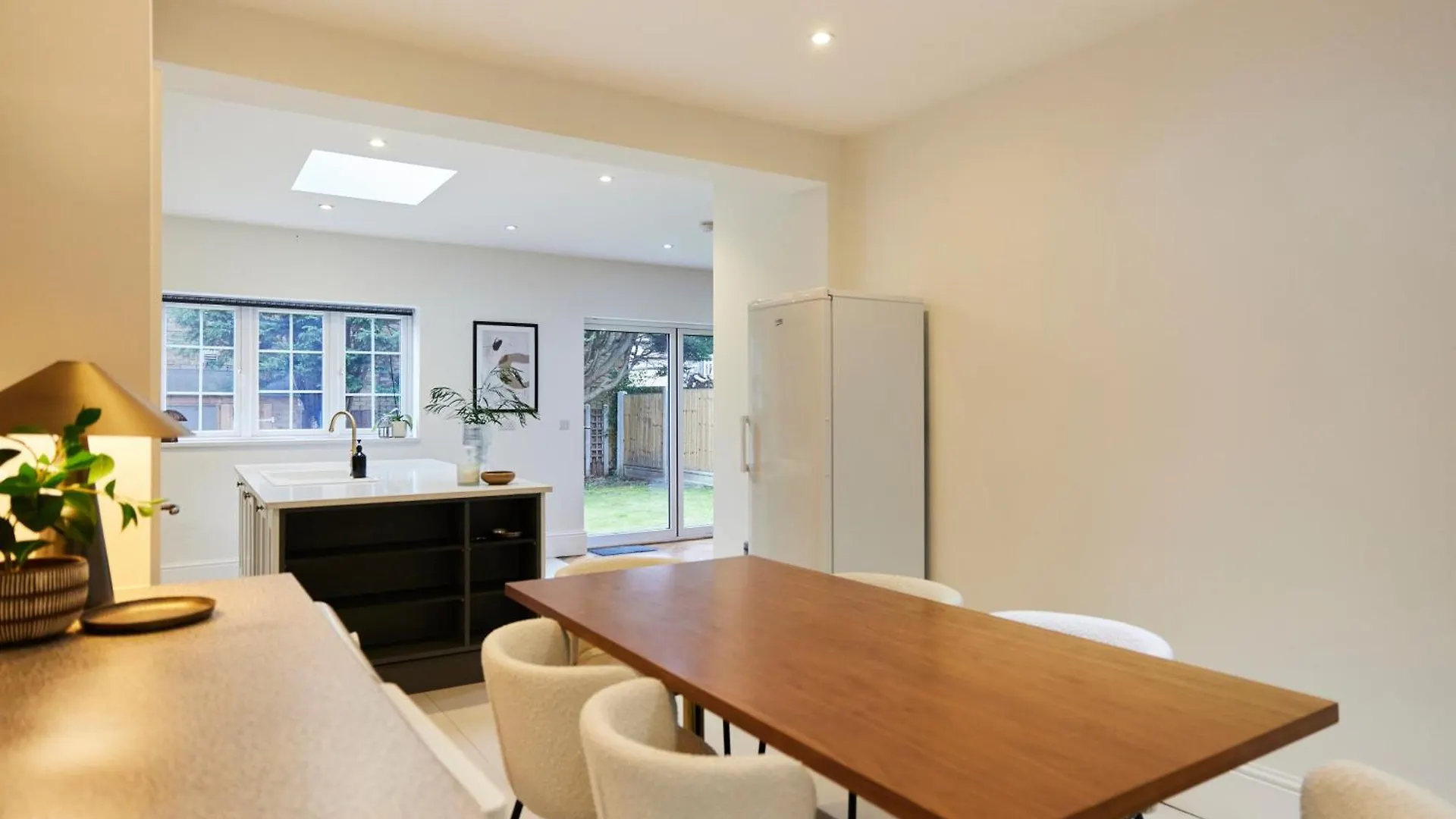 The Redbridge Sanctuary - Spacious 3Bdr House With Garden London United Kingdom