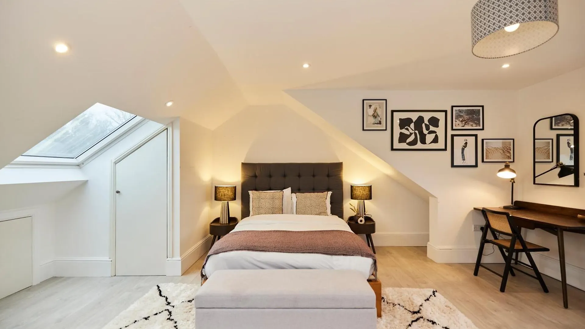 The Redbridge Sanctuary - Spacious 3Bdr House With Garden London 0*,  United Kingdom